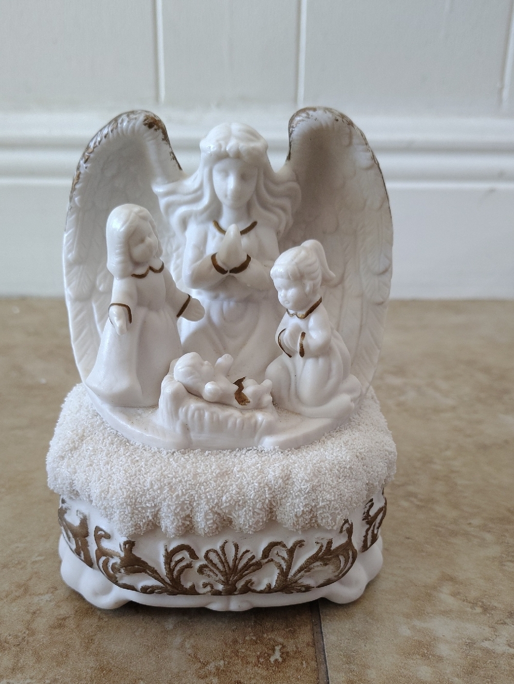 Vintage Wind Up Musical Box White Angel Nativity Religious Figurines Gold Accent